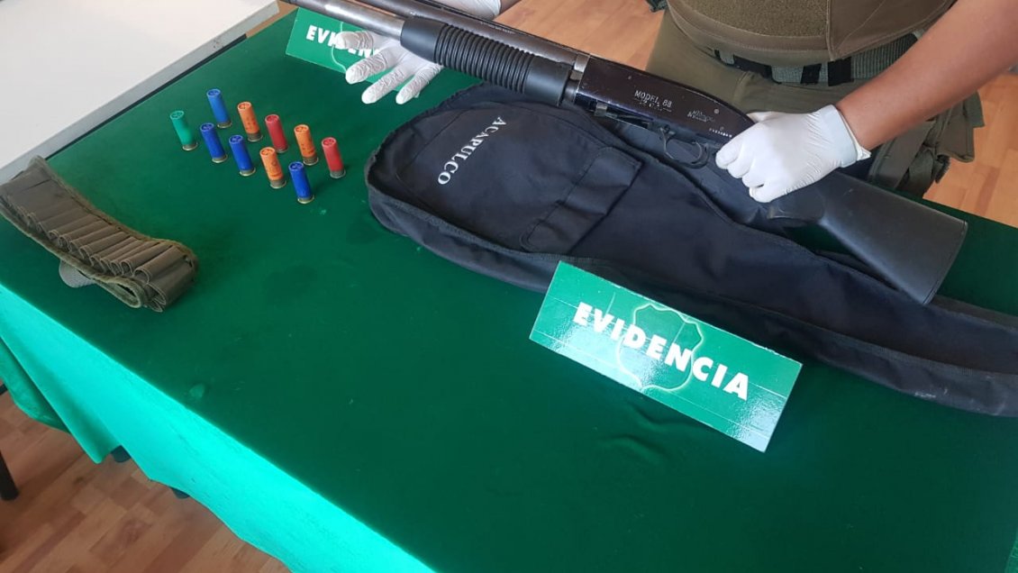 Carabineros de Caldera encuentra un arma y municiones abandonadas en la vía pública