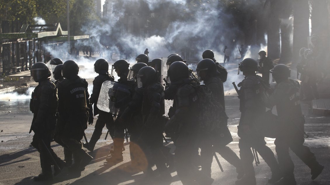 Diputado DC oficiará a intendente por aumento de Carabineros en Plaza Italia