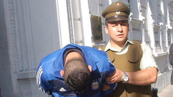 Carabineros detuvo a sospechoso de violar a su hermanastra en Linares