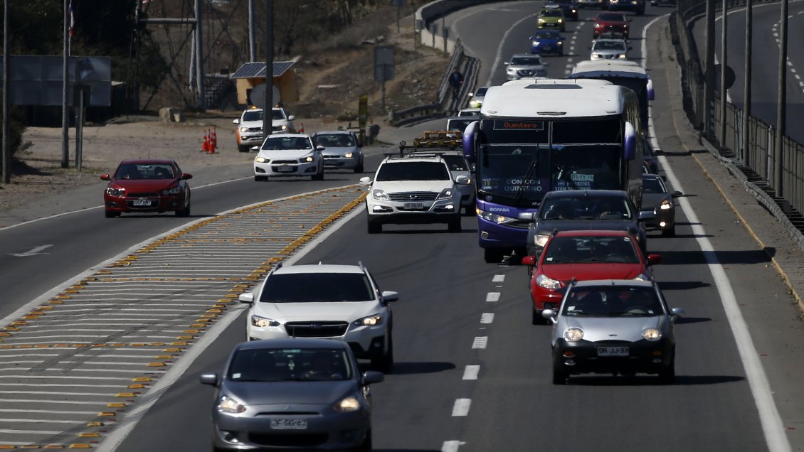 Cerca de 500 mil vehículos saldrán de Santiago antes de Navidad