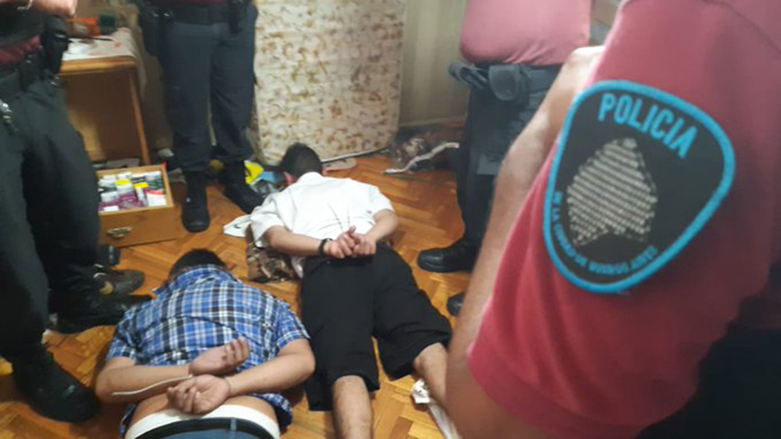 Asalto y toma de rehenes en tradicional barrio de Buenos Aires terminó con dos detenidos