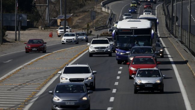 Cerca de 500 mil vehículos saldrán de Santiago antes de Navidad