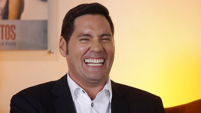 Estafadores suplantaron a animador Francisco Saavedra para embaucar a vecina de Coyhaique