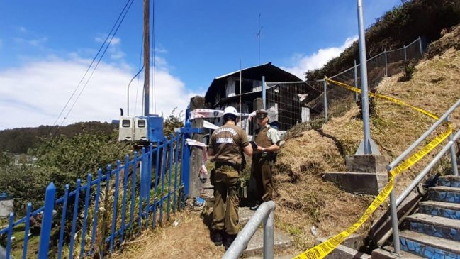 Un fallecido y una mujer lesionada dejó un incendio en la comuna de Calbuco