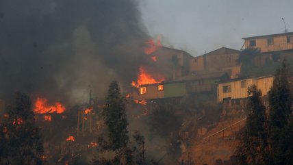  Hay 200 casas afectadas por incendio en el Cerro Rocuant  