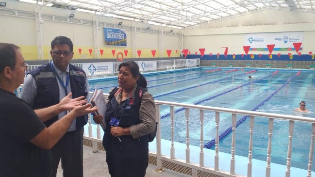 Temporada de piscinas arrancó con 15 prohiciones de funcionamiento en Tarapacá