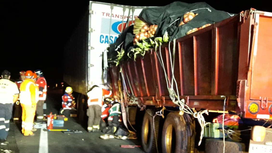 Choque entre dos camiones dejó el saldo de dos fallecidos en Chillán