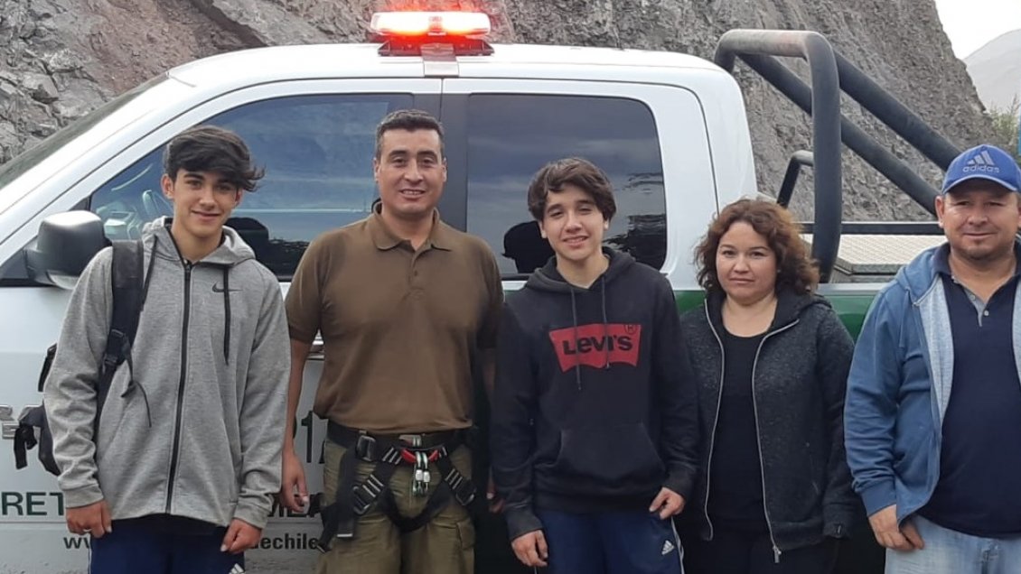 Rescataron a dos menores desde Cerro Pablo Blanco en Tierra Amarilla