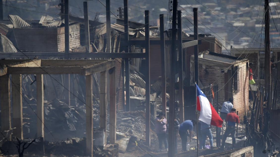 Balance: Incendio en Valparaíso afectó 274 viviendas; 253 tienen daño total