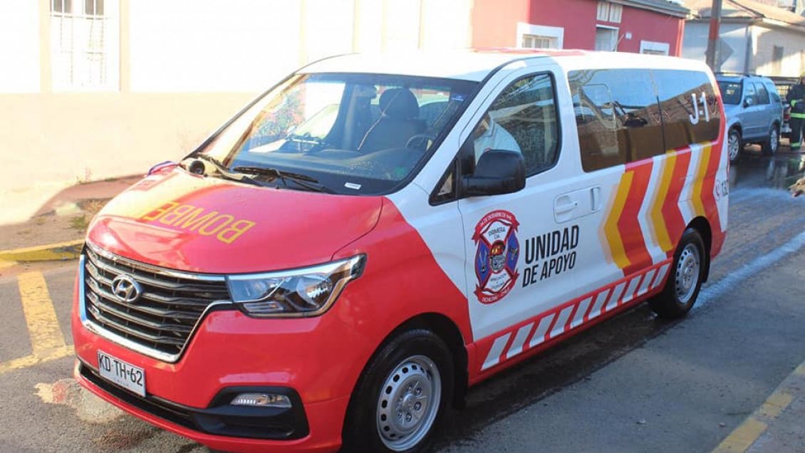 Municipio entrega nuevo vehículo para emergencias a Bomberos de Pichilemu