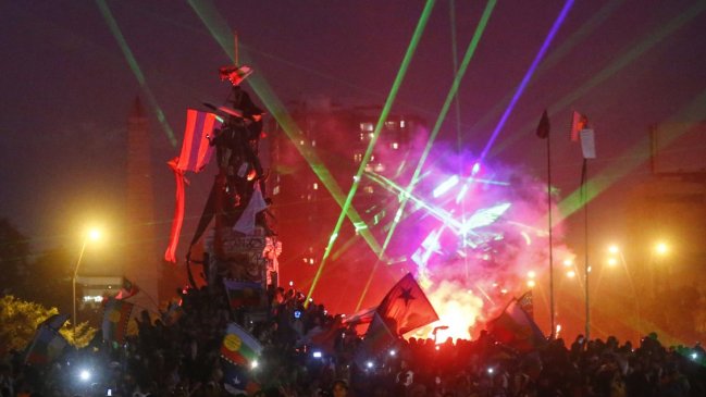 Juez declaró que manifestantes pueden reunirse en Plaza Baquedano sin autorización previa