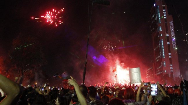 Carabineros informó que hubo siete detenidos en celebraciones de Año Nuevo en Plaza Baquedano