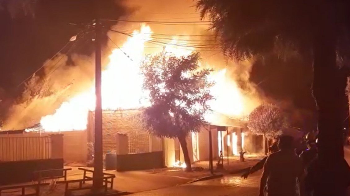 Incendio consumió cuatro inmuebles en Doñihue