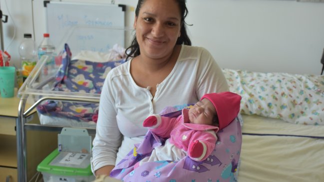 Primera bebé del 2020 en Atacama nació por parto vertical