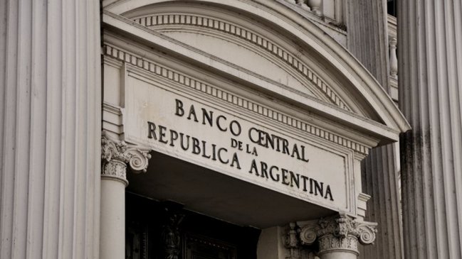 Argentina: Gobierno toma US$1.300 millones de reservas del Banco Central para pagar deuda pública