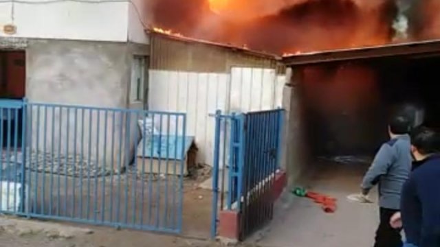 Investigan si bengalas causaron incendios que afectaron a dos viviendas en Puerto Aysén