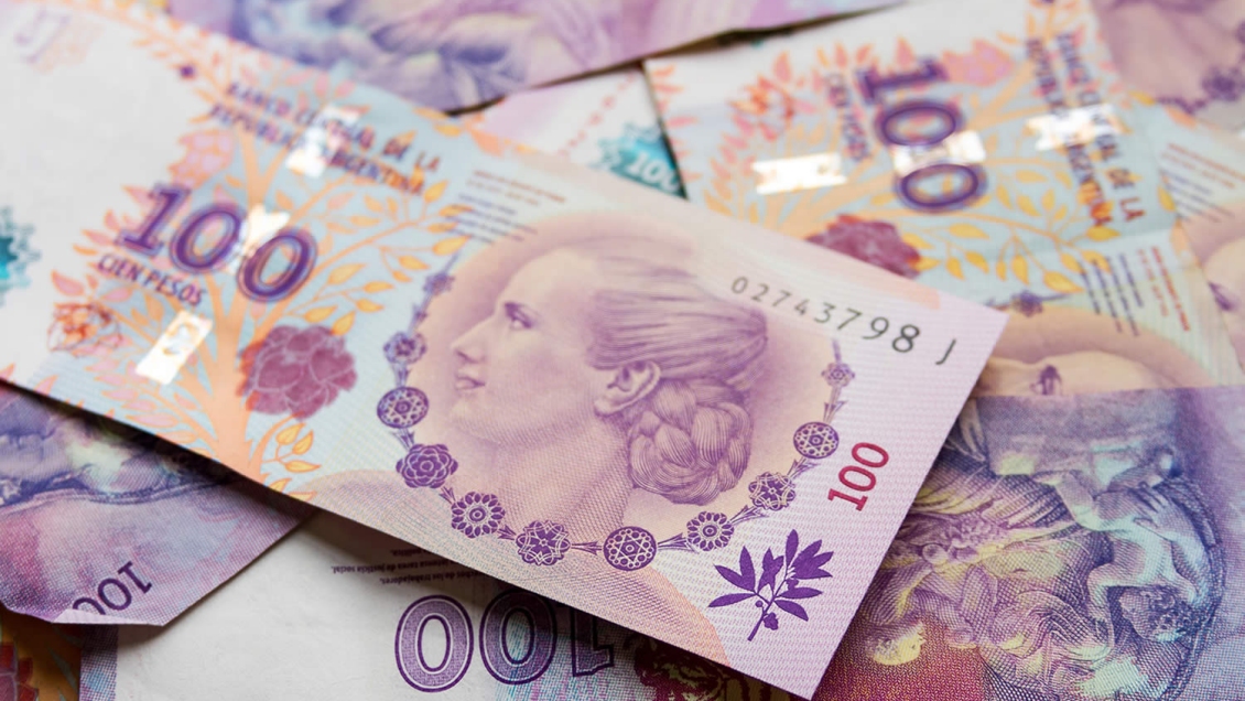 Gobierno argentino anuncia alza en los sueldos para el sector privado