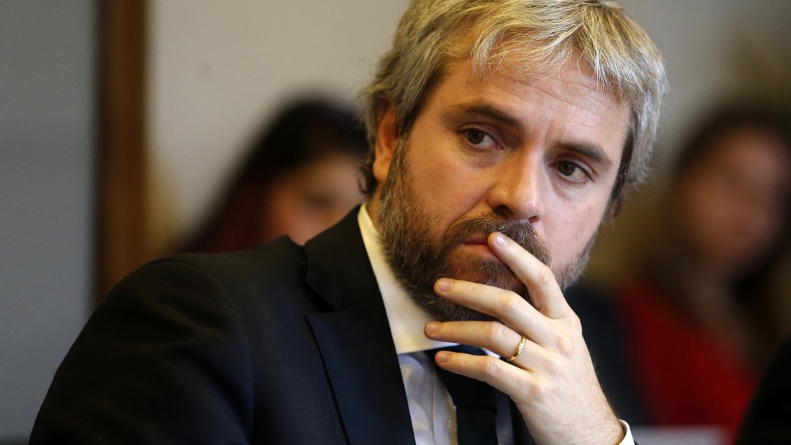 Ministro Blumel: El PC entiende poco de cómo funciona la democracia