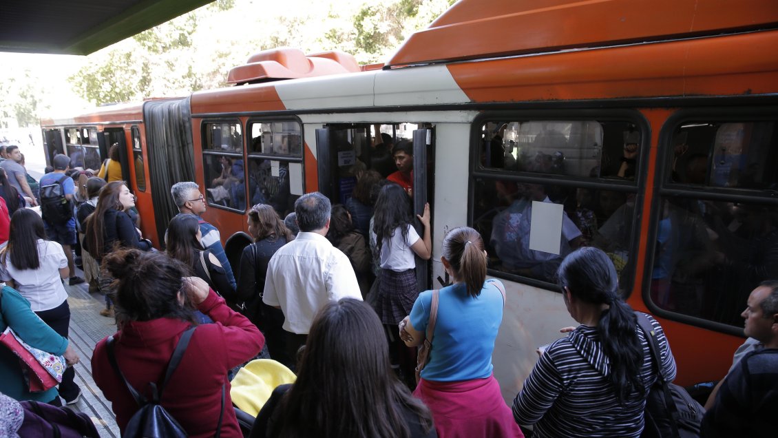 Crisis social complicó datos para elaborar índice de evasión al Transantiago