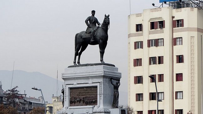 División en Providencia ante posible retiro de estatua del general Baquedano