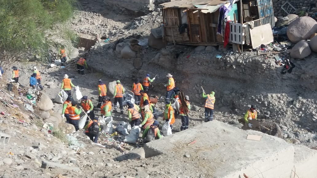 Retiran más de 50 toneladas de basura en primer operativo de limpieza del río San José en Arica