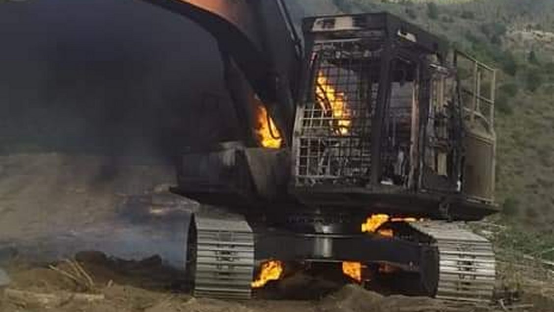 Al menos 13 máquinas fueron destruidas en atentado en Los Sauces