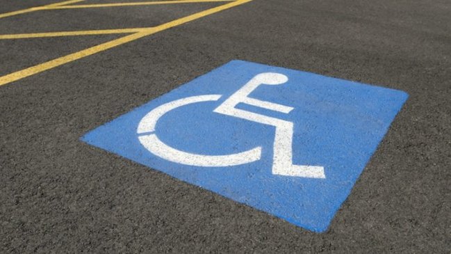 Se despachó ley que sanciona a quienes usen incorrectamente estacionamientos para personas con discapacidad