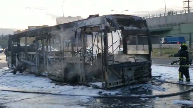 Bus del Transantiago se incendió en Independencia