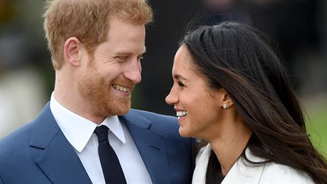 El príncipe Harry y Meghan Markle renunciaron a sus funciones en la familia real británica