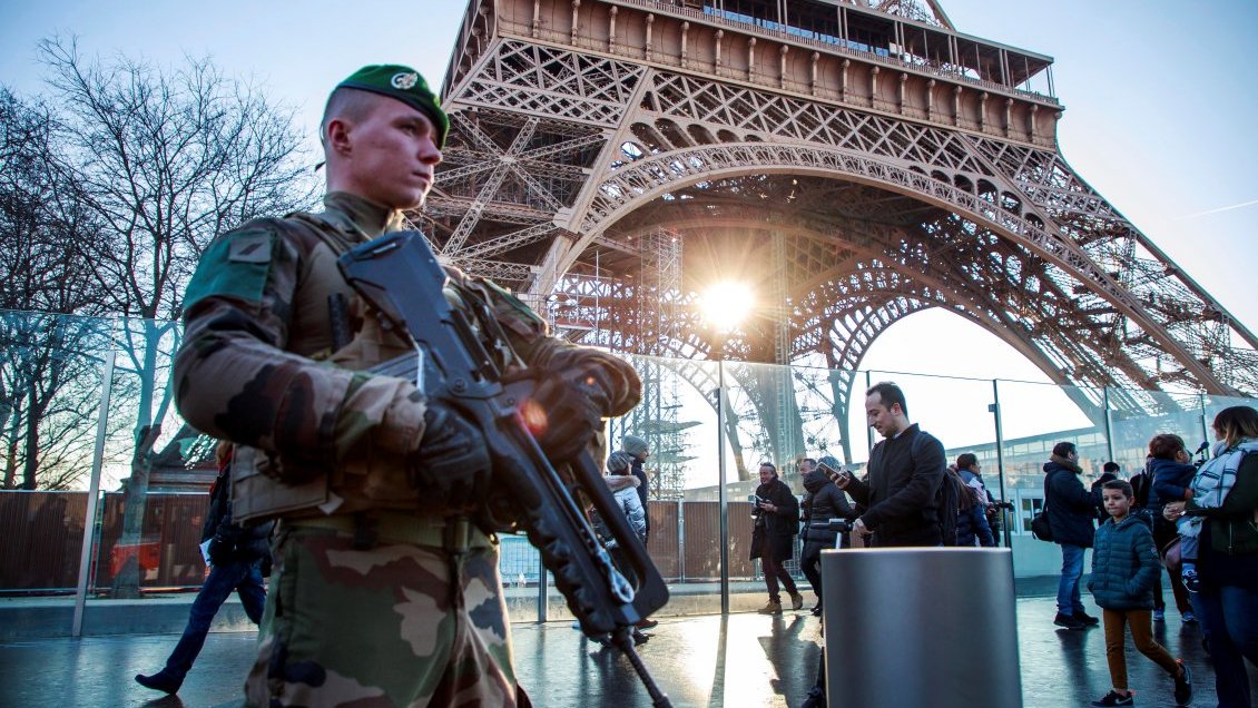 La Torre Eiffel no abrirá sus puertas por la huelga contra la reforma de pensiones en Francia