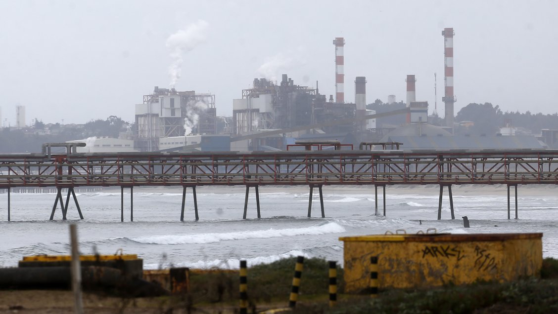 Marino mercante formalizado por episodios de contaminación en Talcahuano: No podrá salir del país