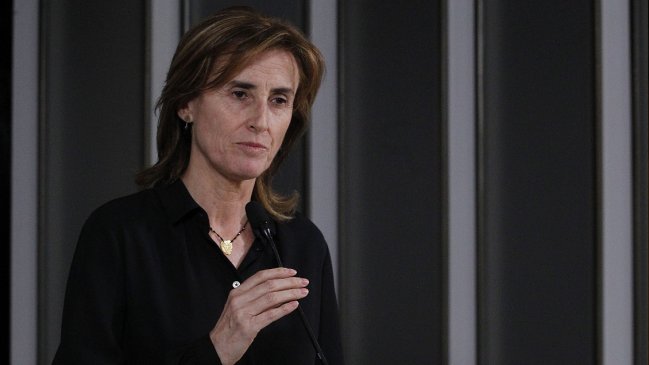 Diputados PS buscan citar a la ministra Cubillos a sesión especial de la Cámara