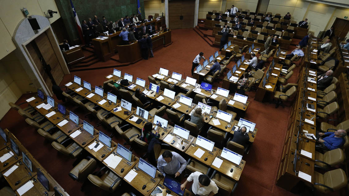Inasistencias durante interpelación a ministro Briones genera polémica en la Cámara