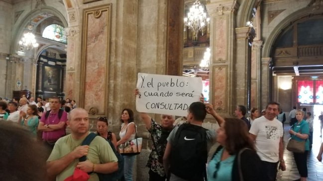 Manifestante lanzó restos de lacrimógenas en misa donde Aós asumió como arzobispo