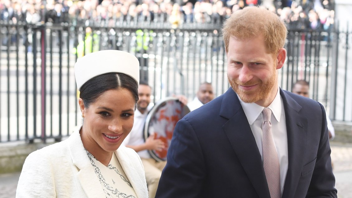 Reina Isabel II concede periodo de transición para Harry y Meghan en sus nuevos roles