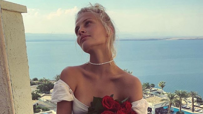 Modelo rusa cayó casi desnuda de un tercer piso y está grave