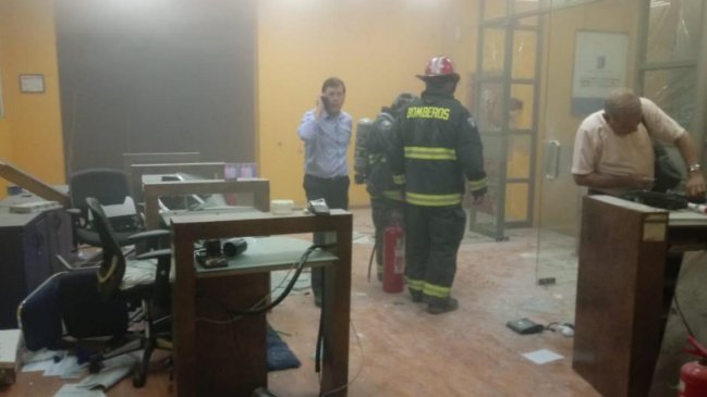 Edificio de El Mercurio de Antofagasta fue atacado por una turba