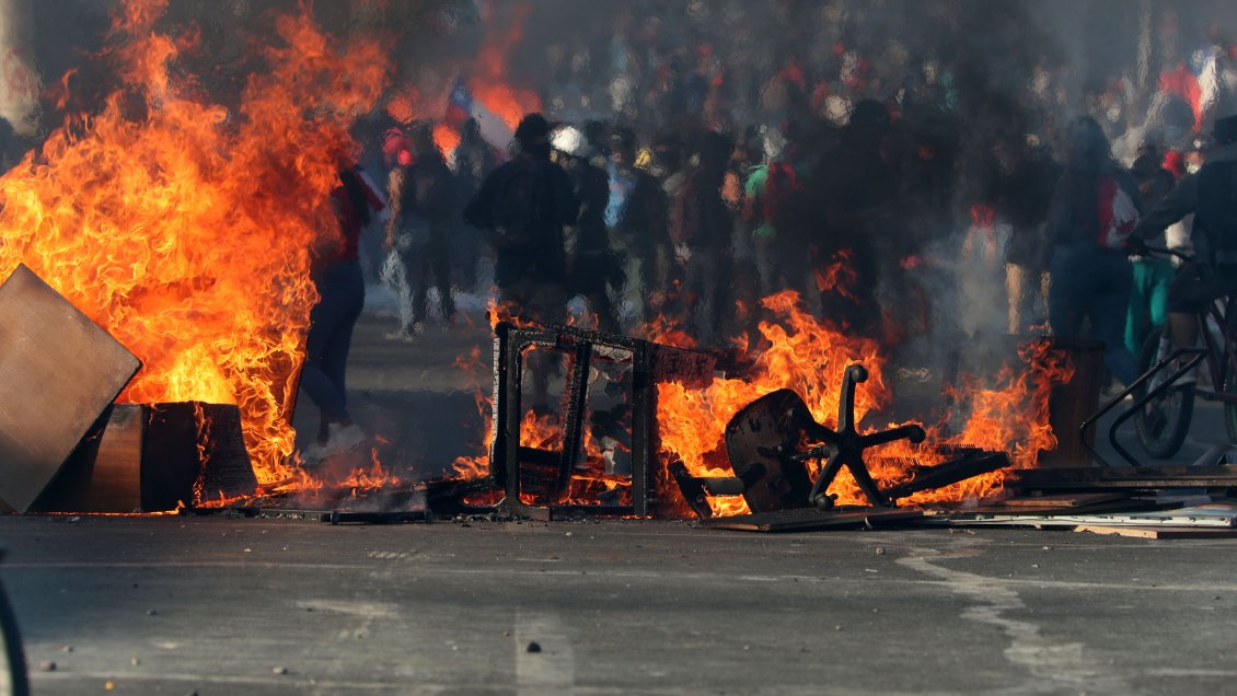 Frente Amplio adelanta que irá al TC si se despacha ley antibarricadas