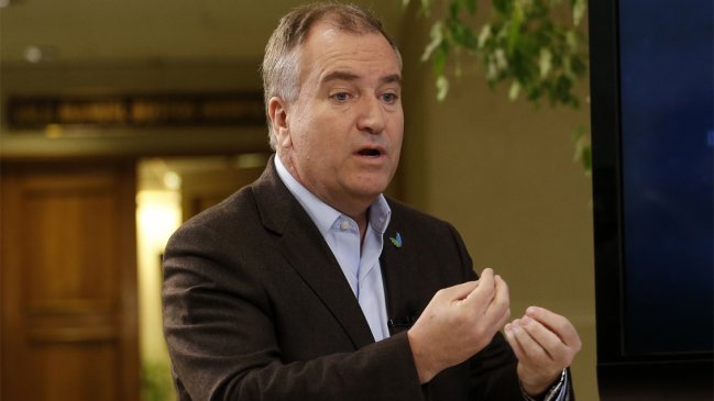 Diputado Evópoli exigió explicaciones a rector de U. de Chile por 