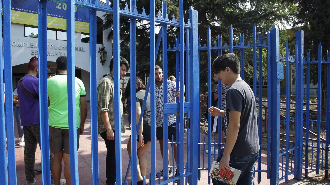 Acción judicial por la PSU: Jóvenes piden suspender proceso hasta que se dé solución a prueba de Historia