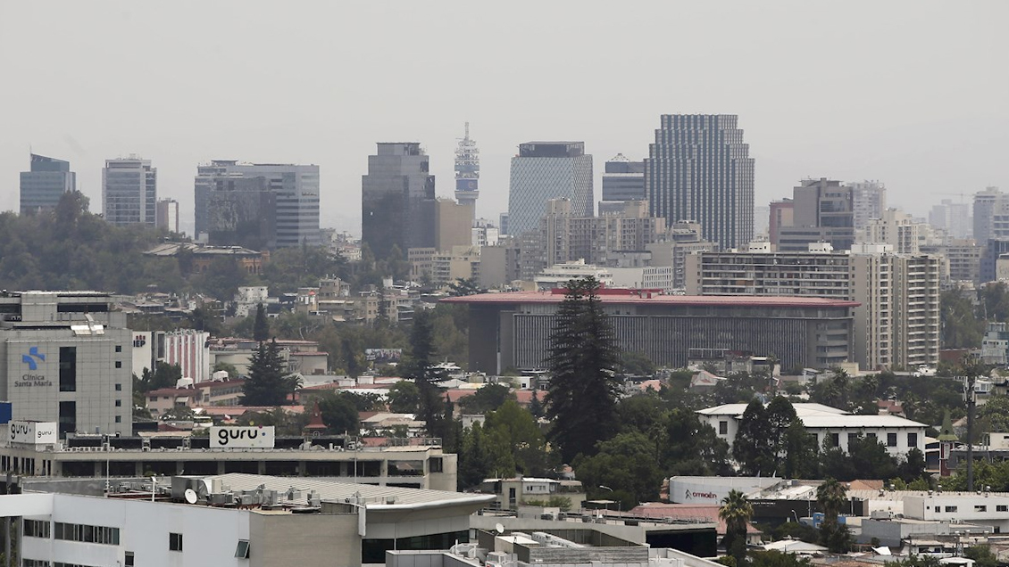 Humo de los incendios de Australia volvió a cubrir el cielo en Chile
