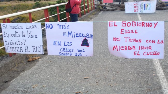 Chaiteninos se tomaron la carretera Austral para pedir que Essal instale el agua potable