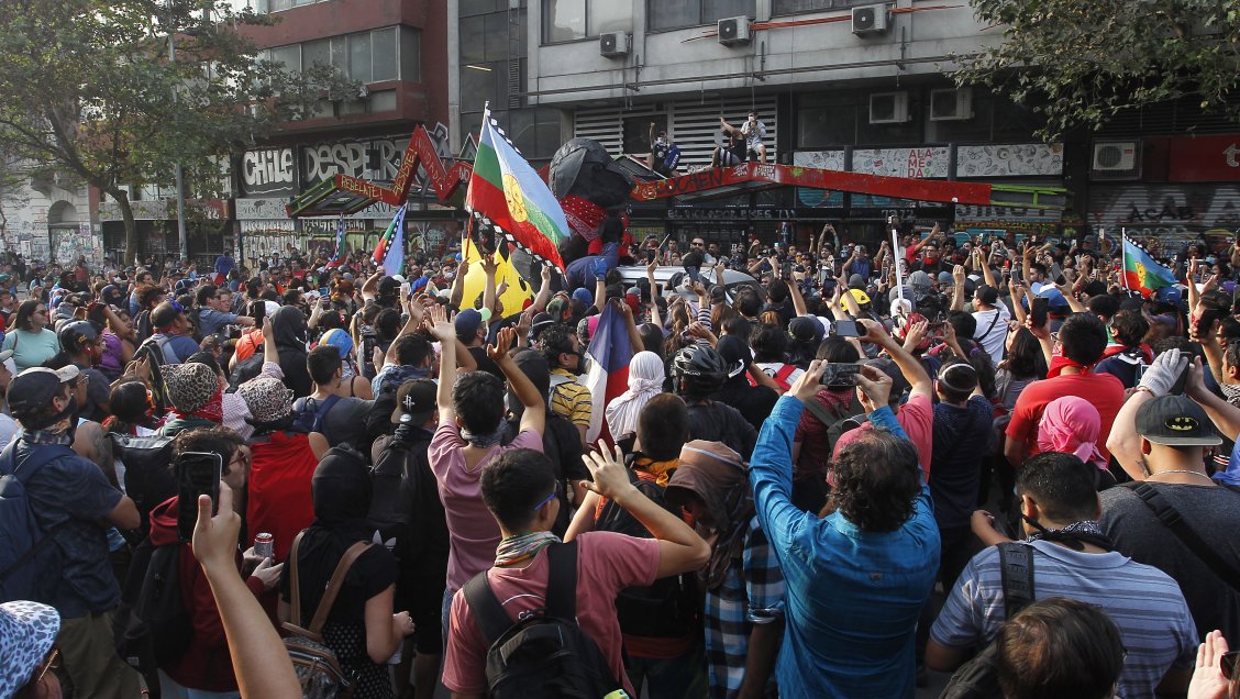 A tres meses del estallido, se repiten manifestaciones e incidentes