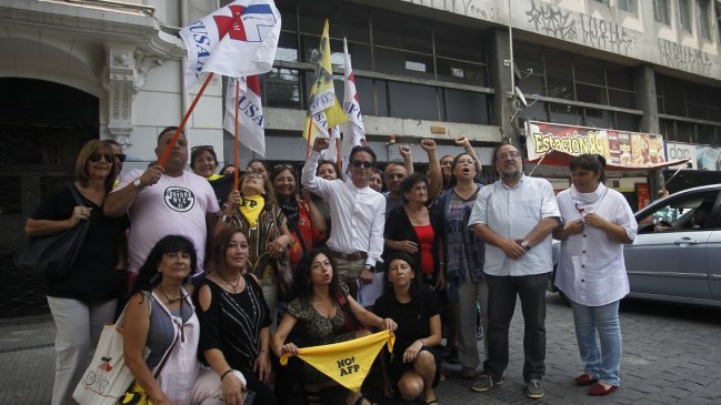 Mesa de Unidad Social protestó frente a la DC por aprobación de ley antisaqueos y barricadas