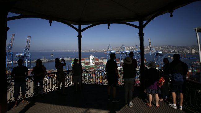 Llegada de turistas a Chile bajó 21% en 2019