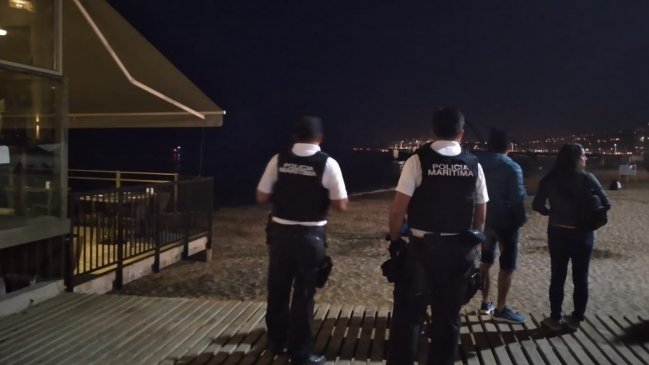 Hombre desapareció en playa de Viña del Mar, generó amplio operativo y estaba en el centro