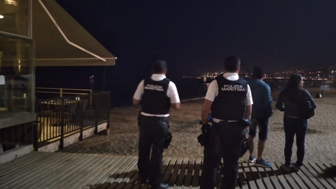 Hombre desapareció en playa de Viña del Mar, generó amplio operativo y estaba en el centro