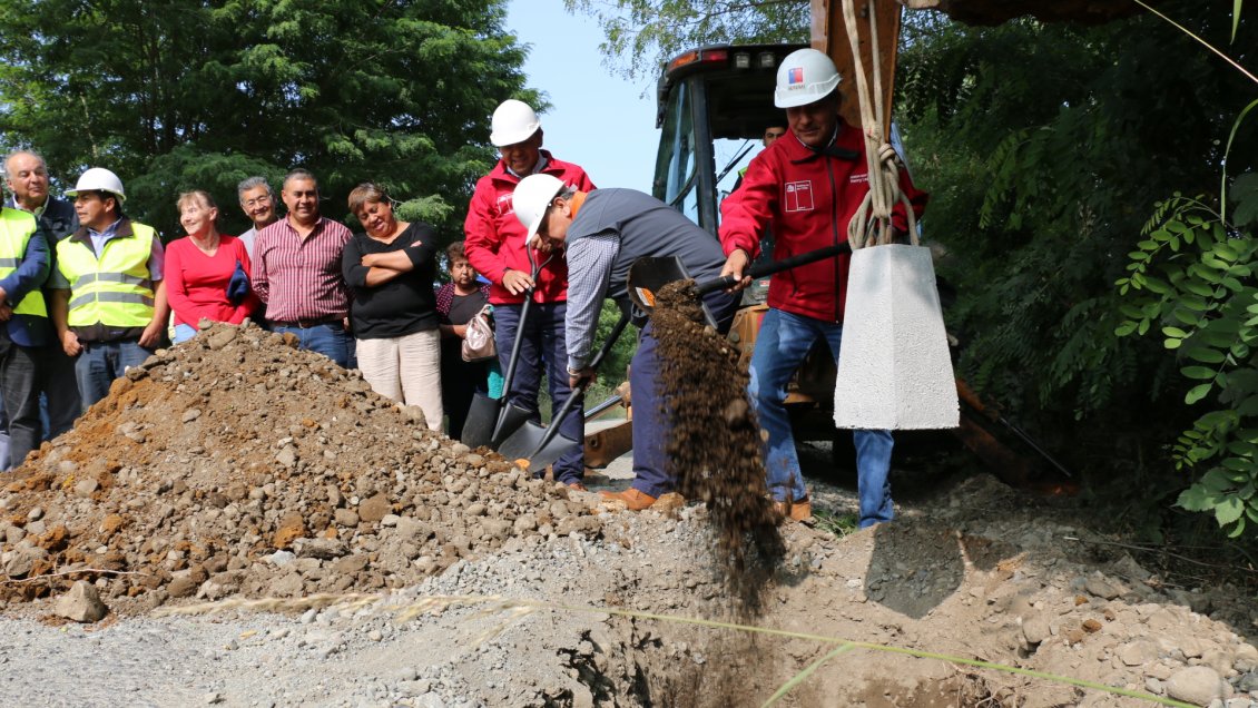 Inician pavimentación del camino Los Laureles - lago Colico en La Araucanía