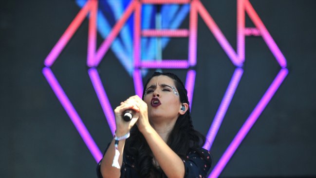 Javiera Mena denunció el robo de su computador con material inédito