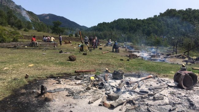 Comunidades mapuche de Lonquimay acusan que Carabineros quemó sus rucas durante desalojo
